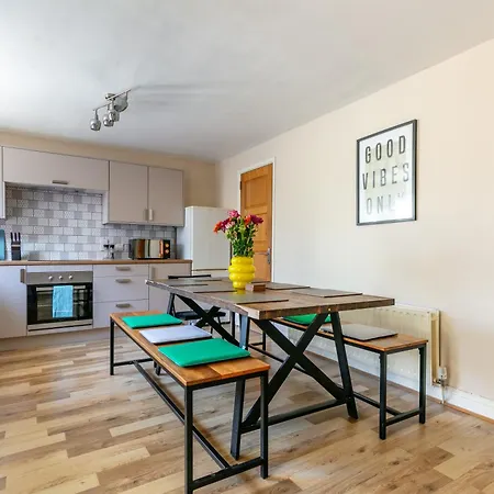 Welcome To Belfast: Your Gateway To Unforgettable Memories! Spacious 3 Bedroom, Family Home. Exterior photo