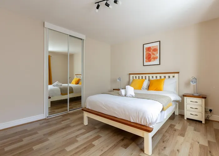 Welcome To Belfast: Your Gateway To Unforgettable Memories! Spacious 3 Bedroom, Family Home.