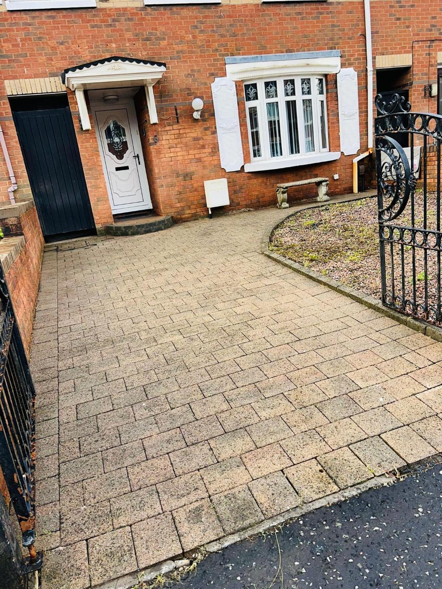 Welcome To Belfast: Your Gateway To Unforgettable Memories! Spacious 3 Bedroom, Family Home. *