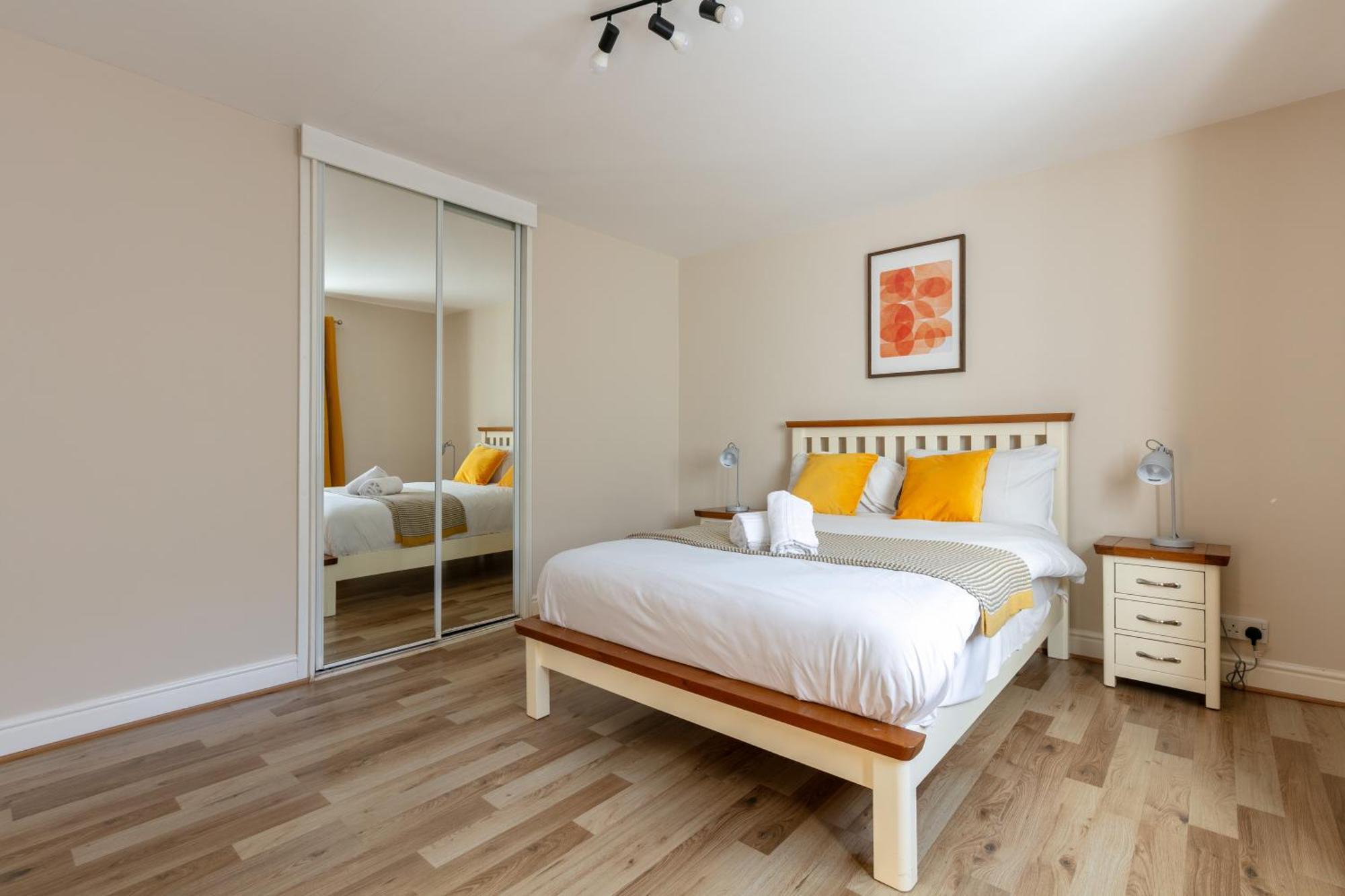 Welcome To Belfast: Your Gateway To Unforgettable Memories! Spacious 3 Bedroom, Family Home. *