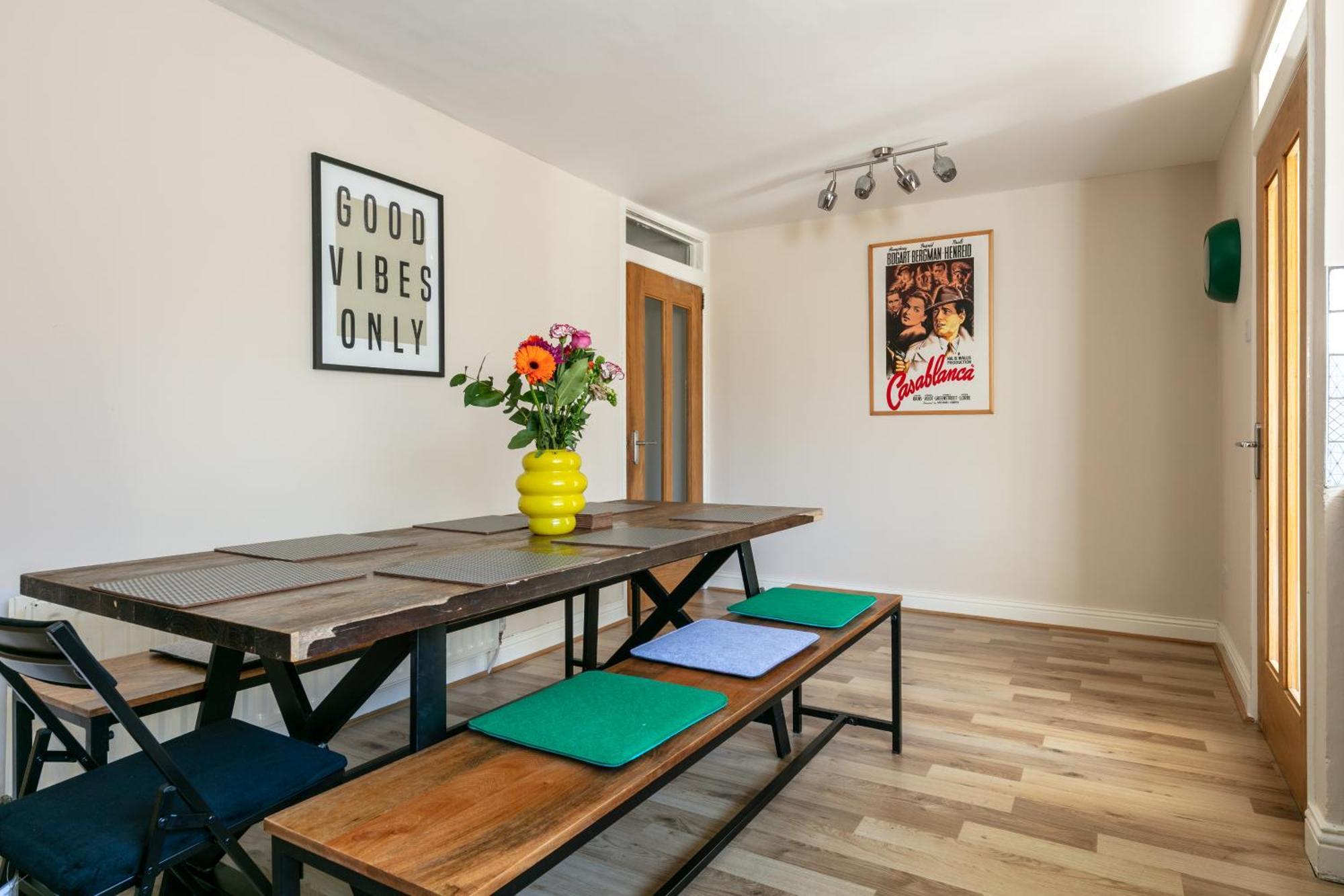 Welcome To Belfast: Your Gateway To Unforgettable Memories! Spacious 3 Bedroom, Family Home. * Belfast